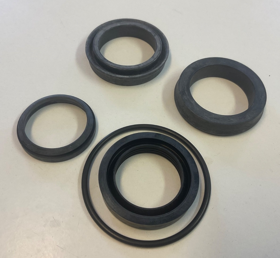 Seal kit for UT082 Traktor VEB Maschinen DDR hydraulic cylinder B1-50/32 Orsta TGL 21551