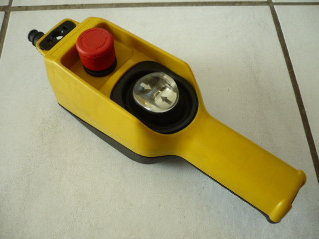 Telemecanique XAC D22A1231 XAC D22A1241 pendant control bottle hand control crane