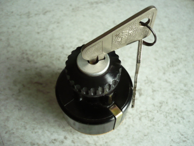 Pirna key switch ignition lock VTA Takraf forklift DFG 6302 3202 Pirna key switch ignition lock VTA Takraf forklift DFG 6302 3202