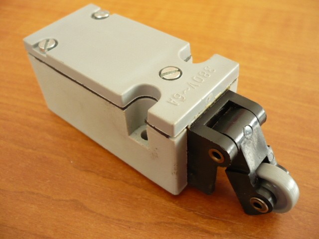 limit switch Bernstein KU1-H for VEB DDR work platform FH 1600 /1 limit switch Bernstein KU1-H for VEB DDR work platform FH 1600 /1