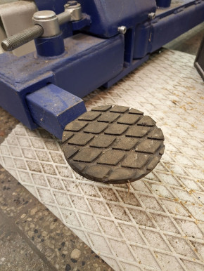 Set universal carrier arm locking device for 2 post lifts or 1 post lifts AFV Afit Sopron