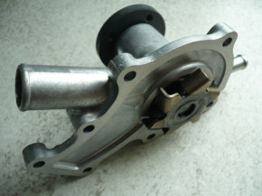water pump GG07 BTK for Kubota mini excavator type KX 36 / 1988373030 19883-73030 & 19883-73034
