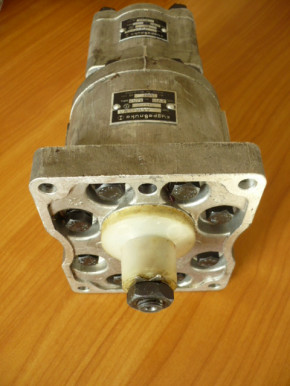 Orsta tandem pump hydraulic pump Takraf DFG 2002 /3N Panorama Bulgaria A43XT1M1