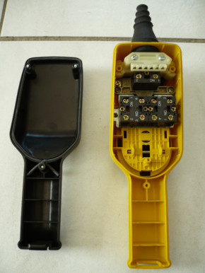 Telemecanique XAC-D22A0105 pushbutton pendant control box manual control crane control
