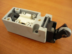 limit switch Bernstein KU1-H for VEB DDR work platform FH 1600 /1