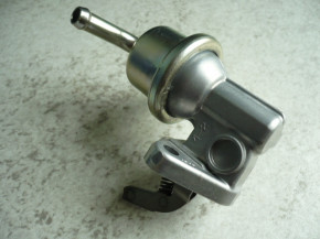 Kubota fuel pump D905 D1005 V1305 Mini excavator 1628552030 16285-5203