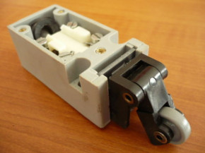 limit switch Bernstein KU1-H for VEB DDR work platform FH 1600 /1