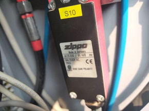 Bernstein limit switch, button, safety switch, position switch (with tappet) for Zippo lift type 1226 (Installed centrally opposite side) 1590 A-side synchronization control installed 2x