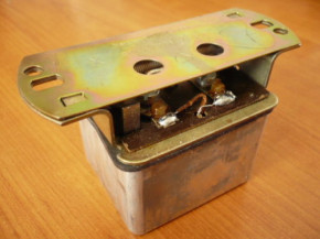 Regulator alternator VEB tractor ZT Fortschritt IFA W50 L60 NVA GDR 28V VEM 8143