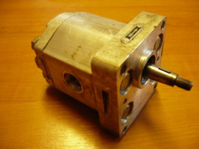 Hydraulic pump, gear pump Hydral Wroctaw TGL37069 A 6,3 R (1 tons until 2 tons Scissor Lift) / Lift table HT 2500 / HT 1600 Markranstädt