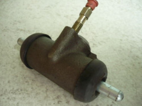 Wheel brake cylinder Forklift VTA Takraf DFG 4002, 2002, 3002, 3202 / N-A etc.