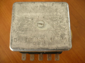 Regulator alternator VEB tractor ZT Fortschritt IFA W50 L60 NVA GDR 28V VEM 8143